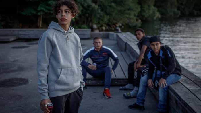 نقد و بررسی فیلم جِیجِی و ای محصول سال 2021 | چیبینو