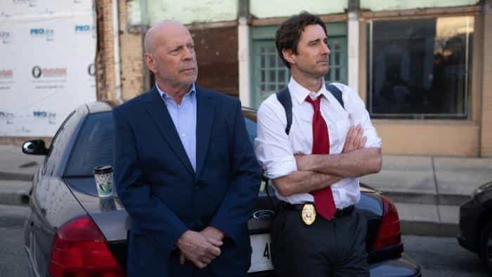 نقد و بررسی فیلم کوچه بنزین محصول سال 2022 | چیبینو