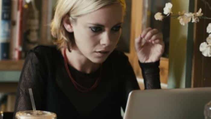 نقد و بررسی فیلم دوستانتان محصول سال 2010 | چیبینو