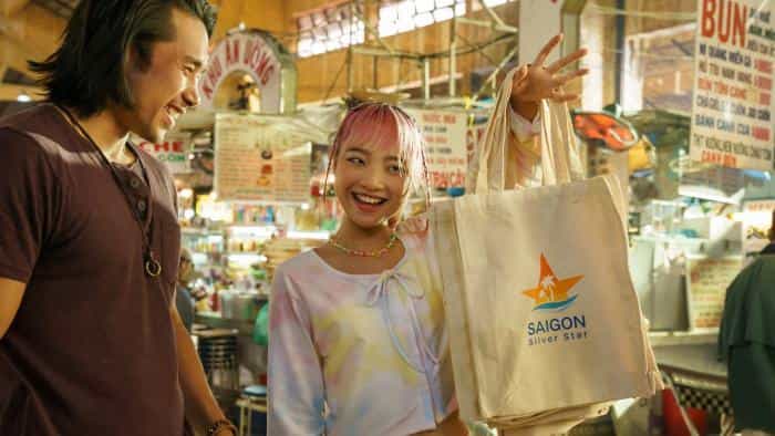 تماشای فیلم راهنمای گردشگران به سوی عشق (2023) | چیبینو