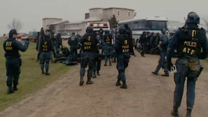 نقد و بررسی سریال ویکو: آخرالزمان آمریکایی (2023) | چیبینو