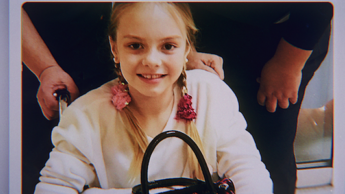 نقد و بررسی فیلم از مانیا مراقبت کنید. (2023) | چیبینو