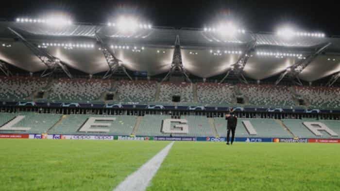 نقد و بررسی سریال فوتبال باید ادامه داشته باشد. (2023)