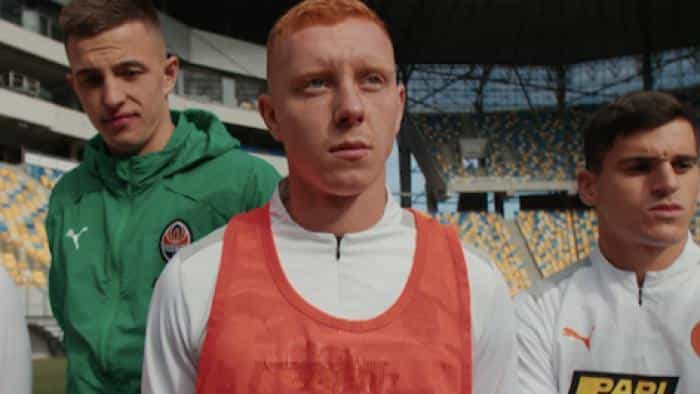 نقد و بررسی سریال فوتبال باید ادامه داشته باشد. (2023)