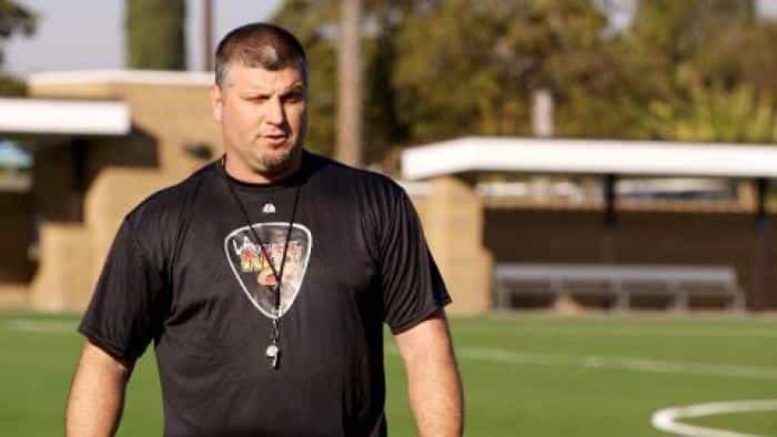 نقد و بررسی سریال برنامه تلویزیونی چهارم و بلند (2014)