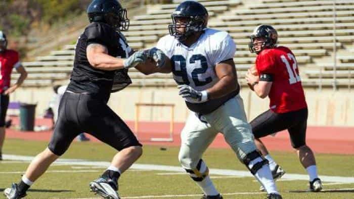 نقد و بررسی سریال برنامه تلویزیونی چهارم و بلند (2014)