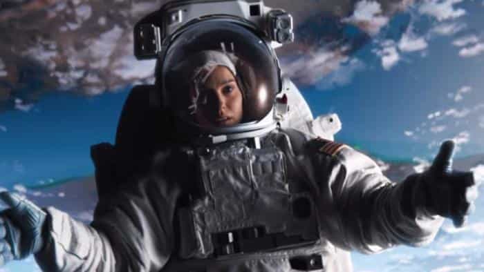 نقد و بررسی فیلم لوسی در آسمان محصول سال 2019 | چیبینو