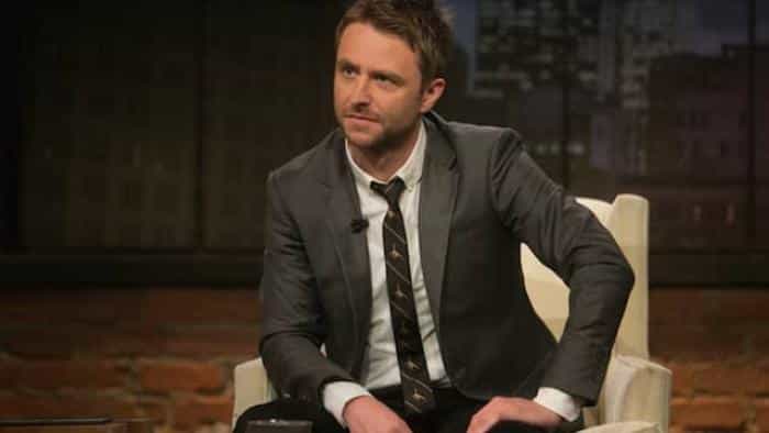 نقد و بررسی سریال گفتگو با کریس هاردویک (2017) | چیبینو