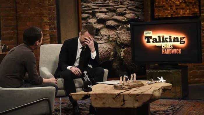 نقد و بررسی سریال گفتگو با کریس هاردویک (2017) | چیبینو