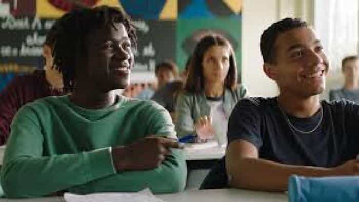 نقد و بررسی فیلم زندگی مدرسهای محصول سال 2019 | چیبینو