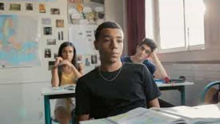 نقد و بررسی فیلم زندگی مدرسهای محصول سال 2019 | چیبینو